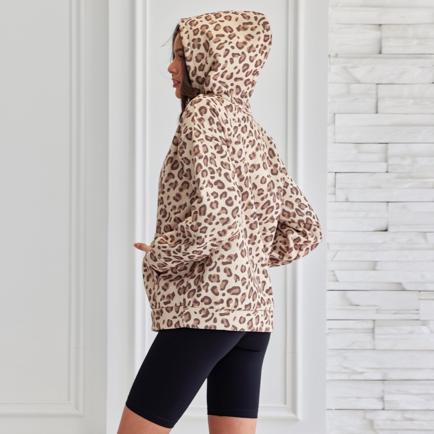 Attraco Women's Leopard Print Hoodie Oversized Cheetah Pattern Hoodie 2000s Graphic Pullover Y2k Boyfriend Sweatershirt